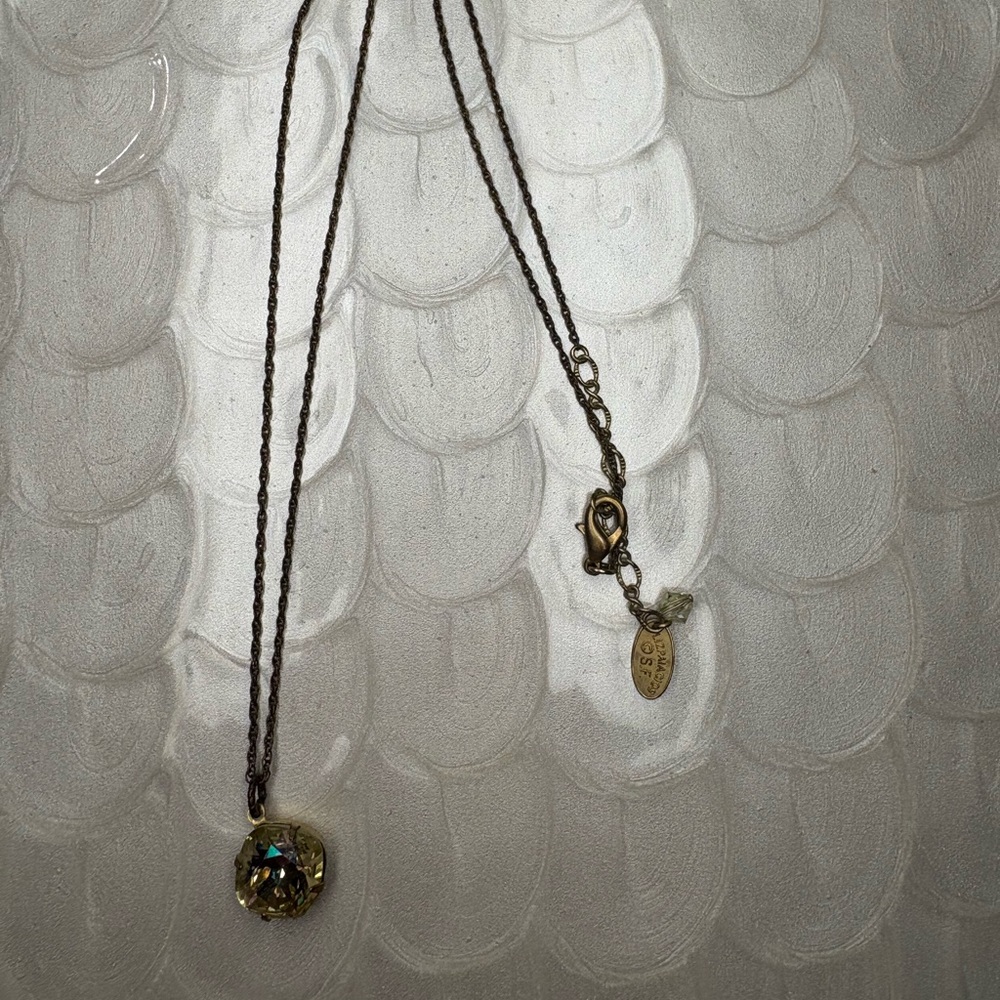 Liz Palacios Elegant Gold Pendant Necklace